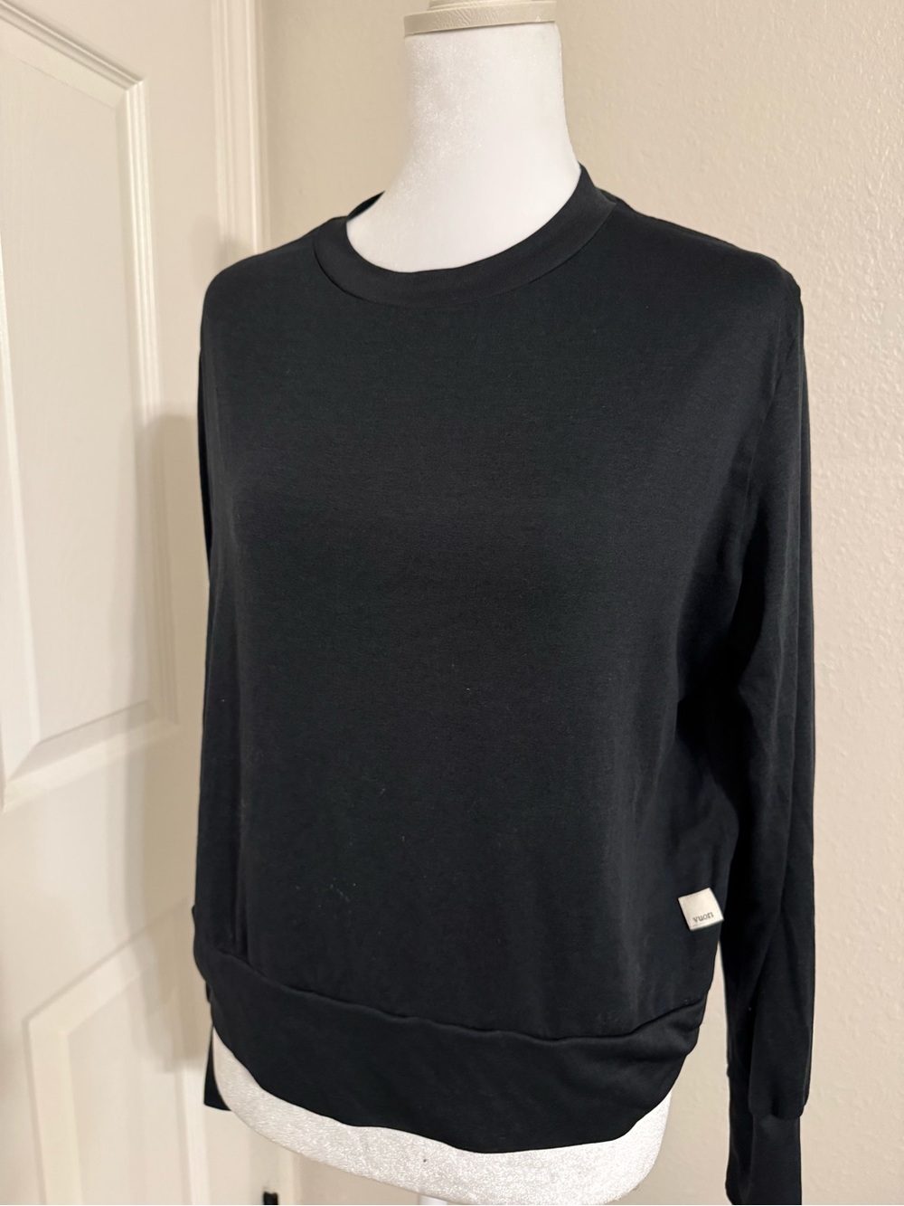 Vuori Black Charcoal Crewneck Long Sleeve - Women's Easy Pullover